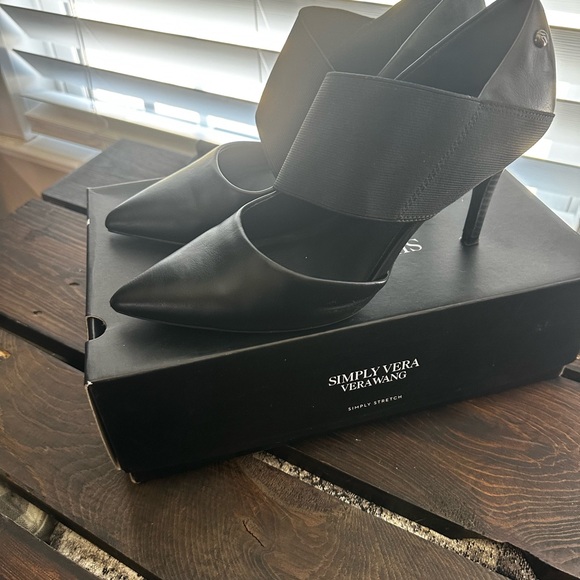 Simply Vera Wang heels size 8 in Black memory foam - Picture 4 of 6